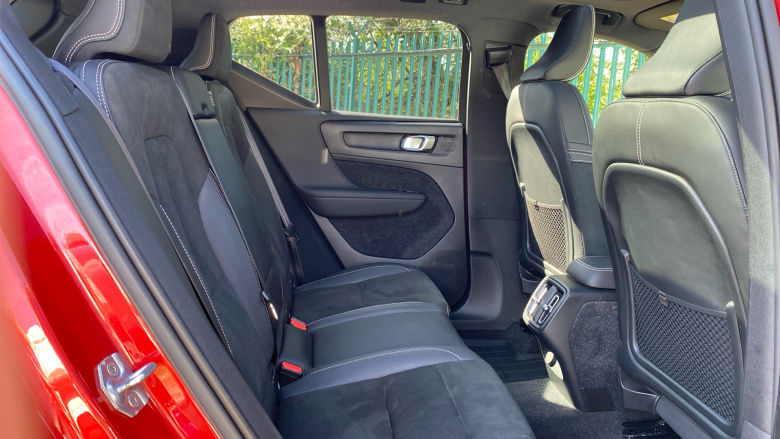 Volvo Xc40 2.0 D4 [190] R DESIGN Pro 5dr AWD Geartronic Diesel Estate